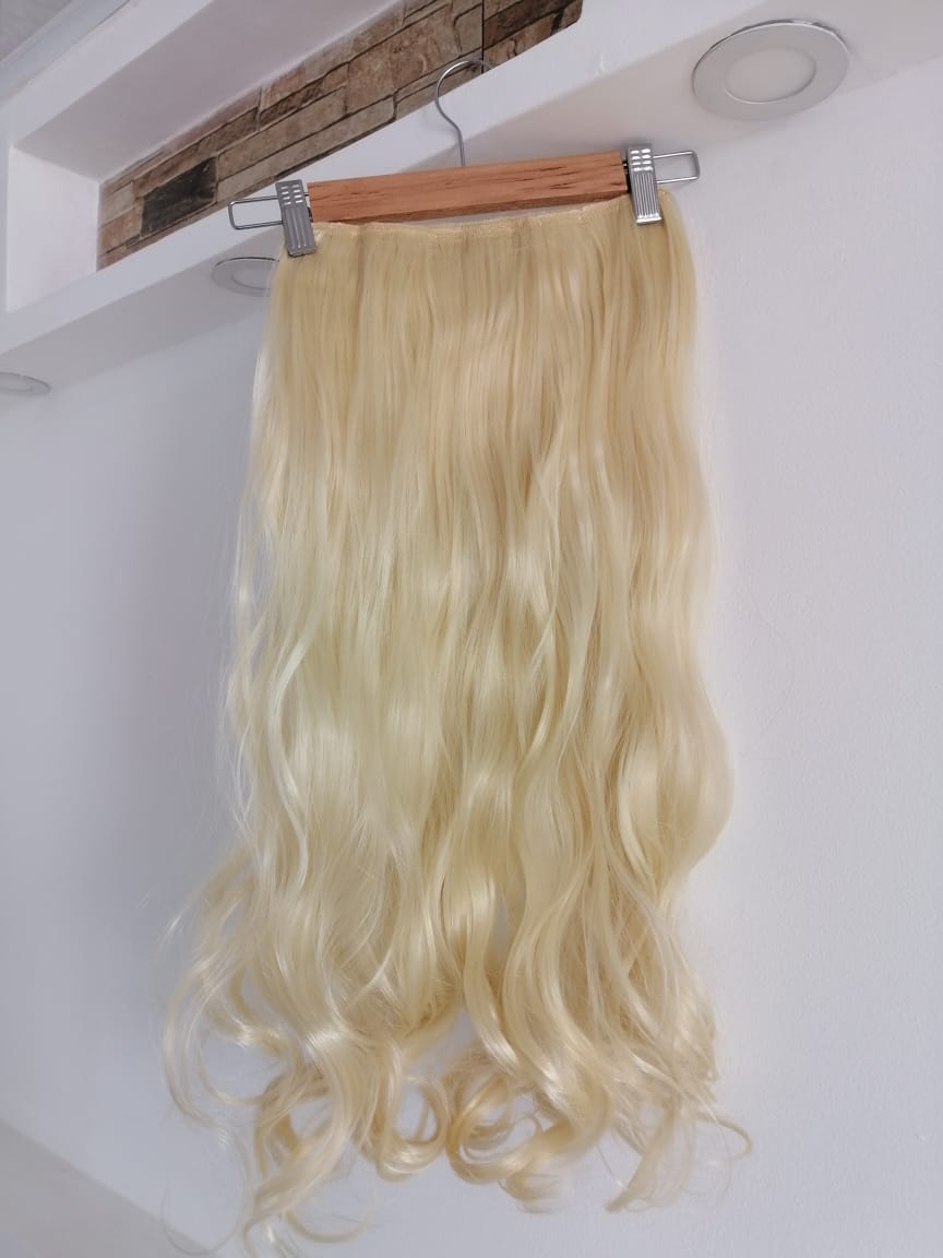 Extensión de clip ondulada de cabello semi humano - Mide 27cms de ancho y 65cms de largo (Se pueden planchar)