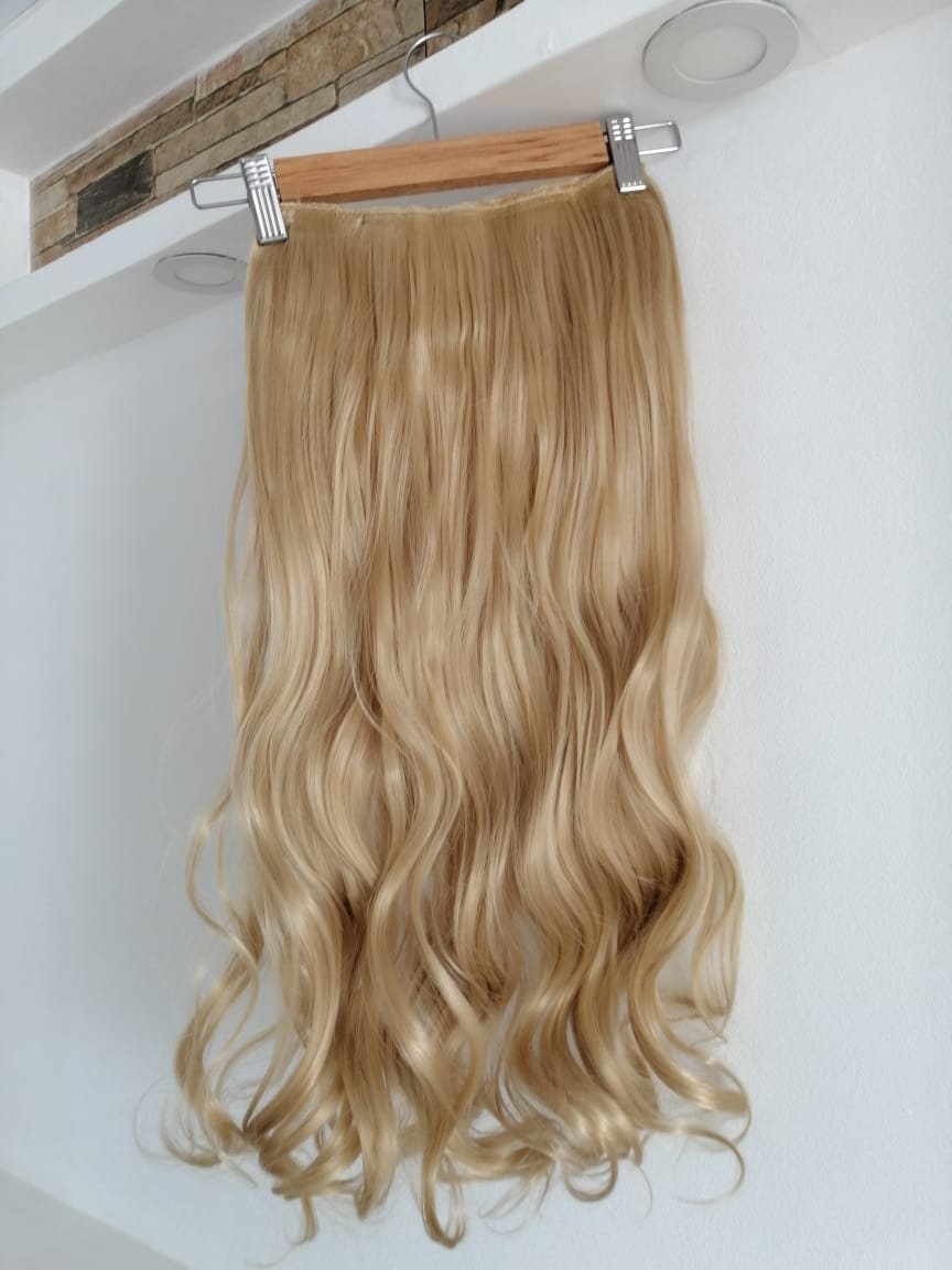 Extensión de clip ondulada de cabello semi humano - Mide 27cms de ancho y 65cms de largo (Se pueden planchar)